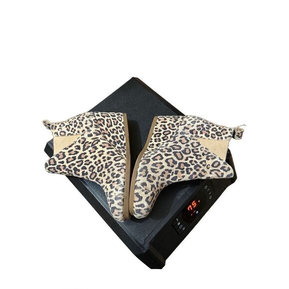 Toms Womens 5.5 Beige Kelsey Leopard Print Suede Bootie Ankle Boots Wedge 3” - Picture 8 of 11